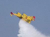 canadair_04_small.jpg